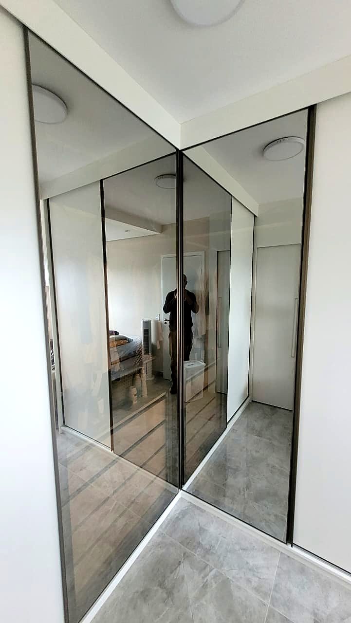 Guarda-roupa com portas de correr em espelho, Acqua Park