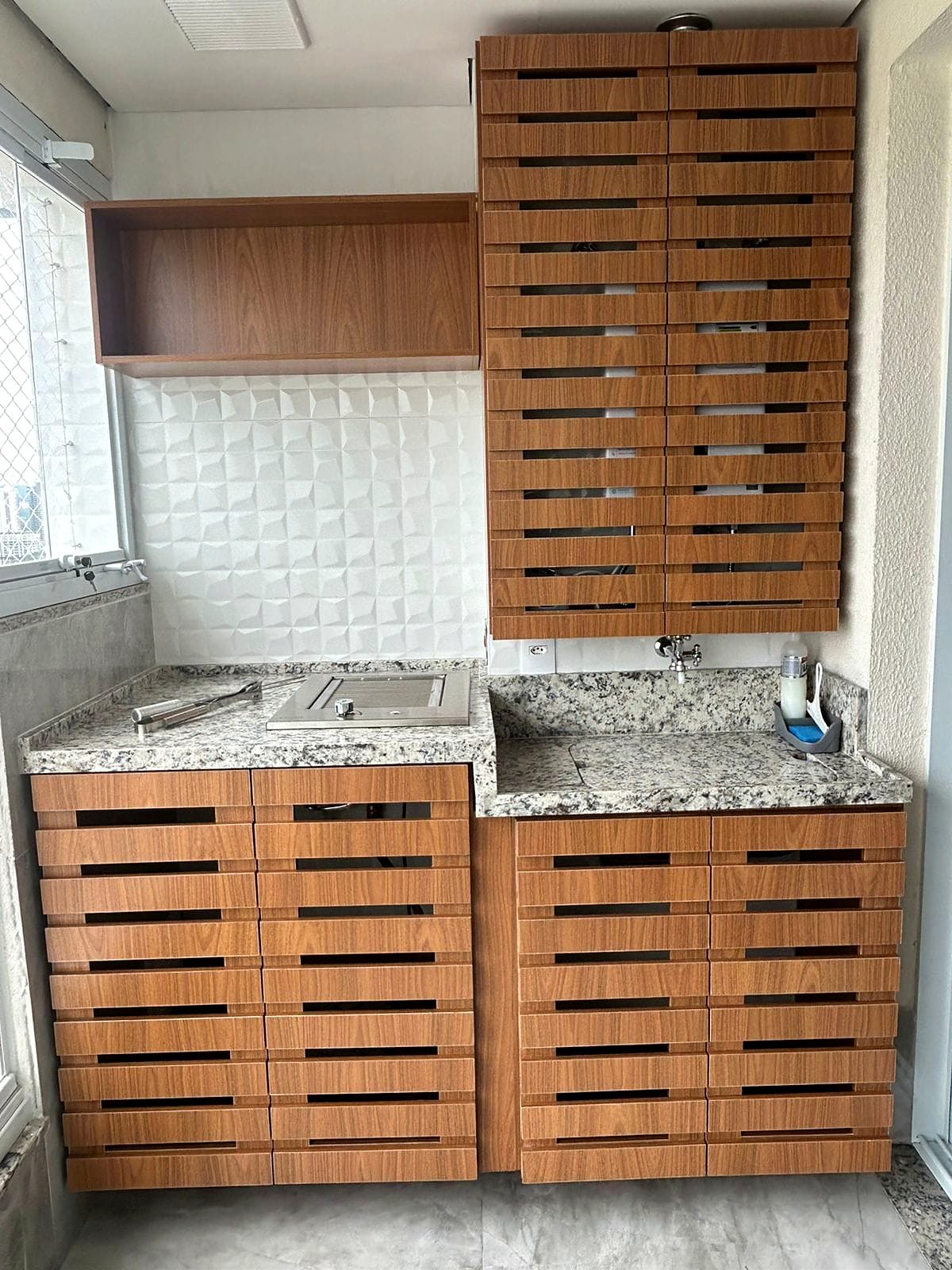 Lavanderia na varanda com portas ventiladas, Acqua Park