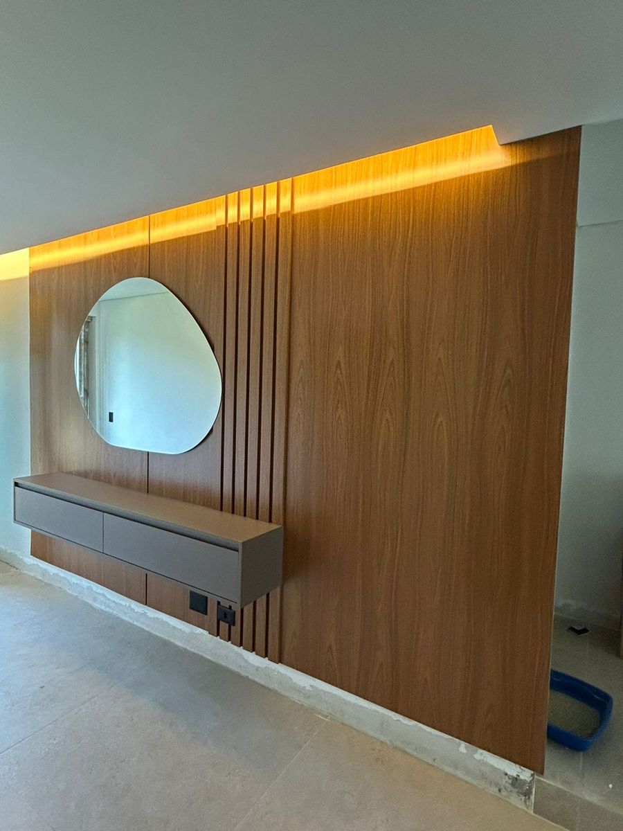 Hall com painel em LED e aparador suspenso, Alphaville Residencial 4